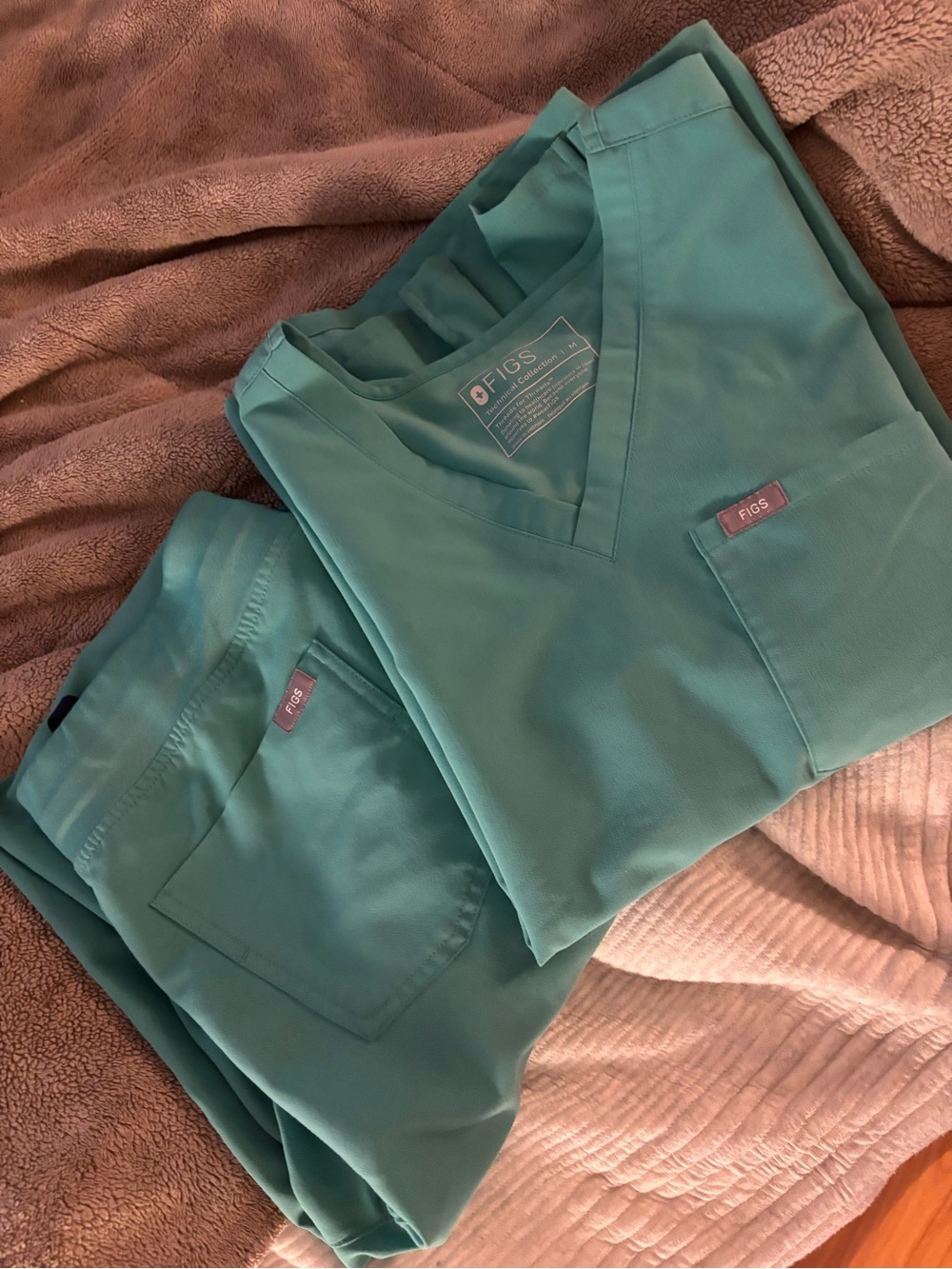 Figs Scrub Set